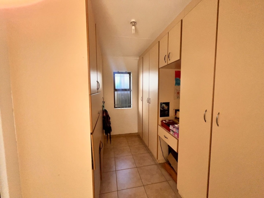 6 Bedroom Property for Sale in Wavecrest Eastern Cape